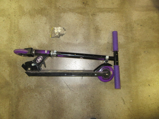Load image into Gallery viewer, Used Halo Folding Kids SCOOTER
