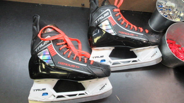 Load image into Gallery viewer, Used True HZRDUS 5X Hockey Skates - Size 7.5R (US 9)
