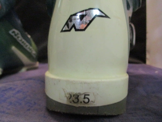 Load image into Gallery viewer, Used Nordica SM10 Olympia Ski Boots Size 23.5
