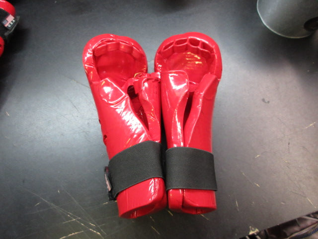 Load image into Gallery viewer, Used U.S. Martial Arts Gloves
