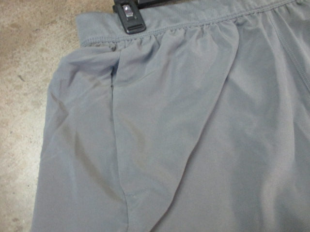 Load image into Gallery viewer, Adidas 9&quot; Heat Ready Short w/ Pockets Size Large
