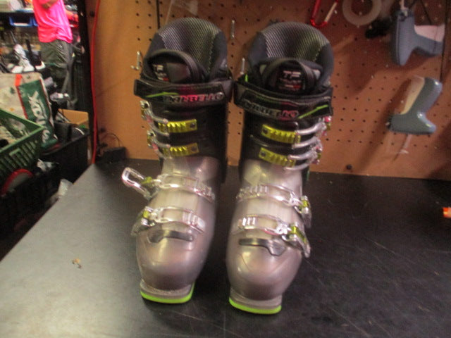 Load image into Gallery viewer, Used Dalbello Aerro 7.7 Ski Boots Size 26.5 (8.5)
