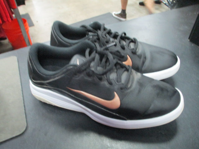 Load image into Gallery viewer, Used Nike Golf Shoes Size 8.5
