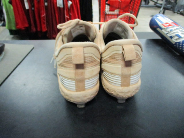 Load image into Gallery viewer, Used New balance Size 7 Metal Cleats
