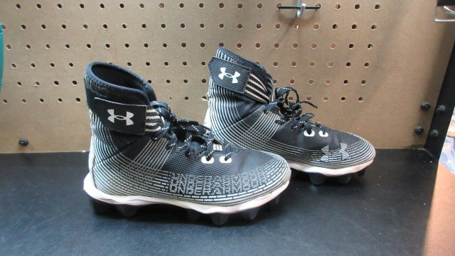 Load image into Gallery viewer, Used Under Armour UA Highlight Football Cleats - Size Youth 2.5
