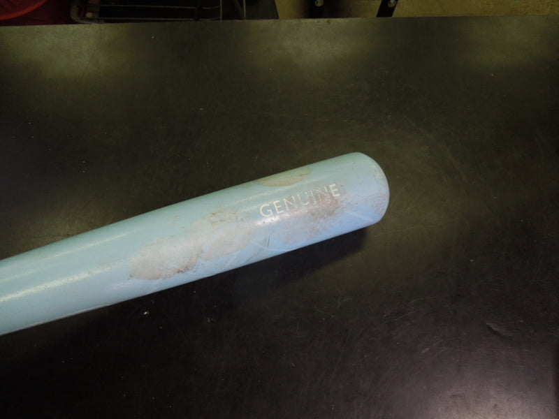 Load image into Gallery viewer, Used Louisville Slugger Genuine Wood Bat 32 in
