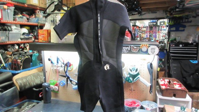 Load image into Gallery viewer, Used Hang Ten Shorty Wetsuit - Size XL
