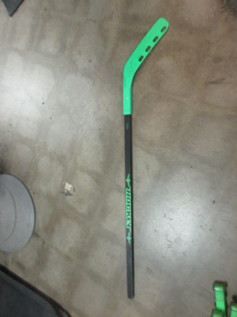 Load image into Gallery viewer, Used Dom 42&quot; Junior Street Hockey Stick
