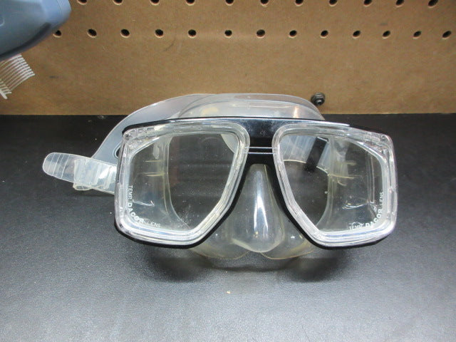 Load image into Gallery viewer, Used Integra Dacor Scuba Mask W/ Case
