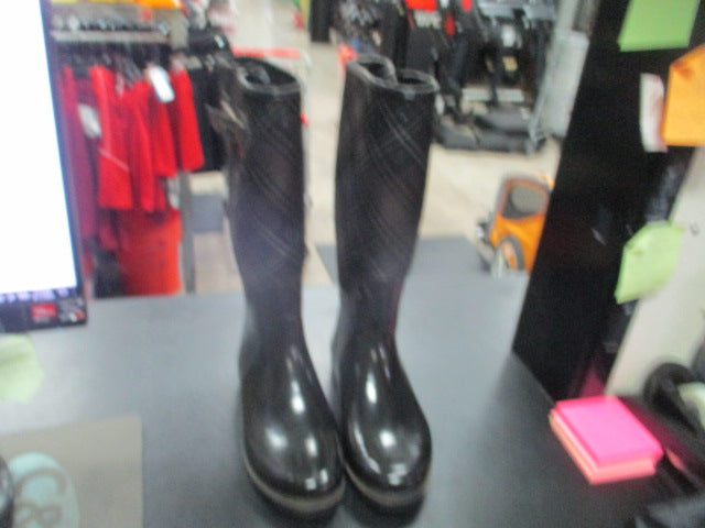 Load image into Gallery viewer, Used Banana Republic Womans Tall  Rain boots Plaid Size 6
