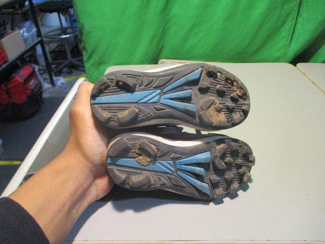Load image into Gallery viewer, Used Easton 360 Youth Size 9 Baseball Shoes
