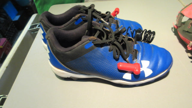 Load image into Gallery viewer, Used Under Armour Size 4 Cleats Blue
