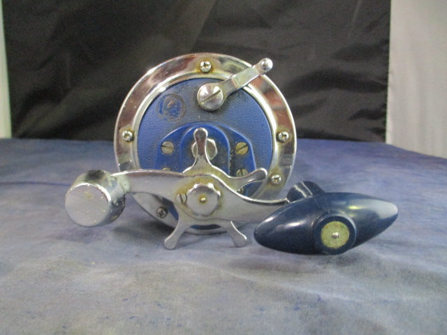 Load image into Gallery viewer, Used Olympic Dolphin 614 Fishing Reel w/ Line
