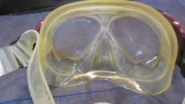 Load image into Gallery viewer, Used Aqua Lung Quartz 2 Scuba Mask
