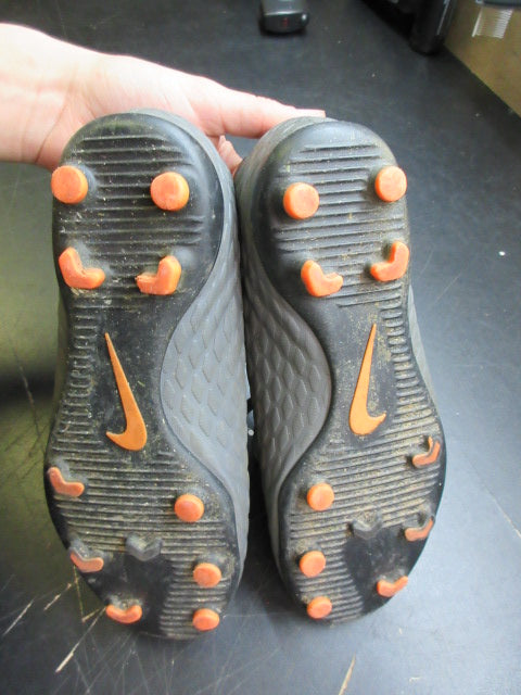 Load image into Gallery viewer, Used Nike Hypervenom Soccer Cleats - Size Youth 5
