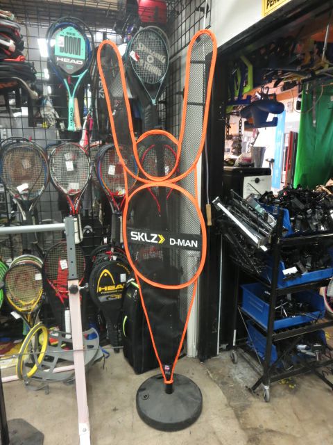 Load image into Gallery viewer, Used SKLZ D-Man Defensive Mannequin
