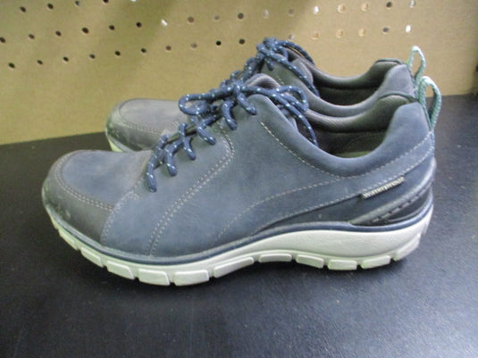 Used Women's Clarks Waterproof Hiking Shoes Size 6