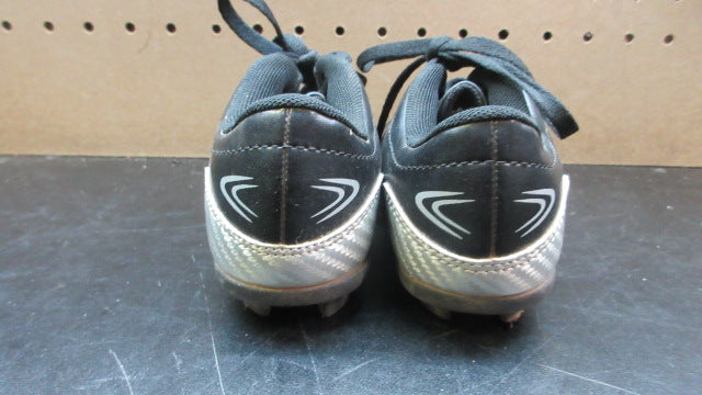 Load image into Gallery viewer, Used Champion Youth Cleats Size 11

