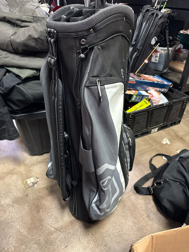 Load image into Gallery viewer, Used Callaway Chev 14 Golf Carry Bag
