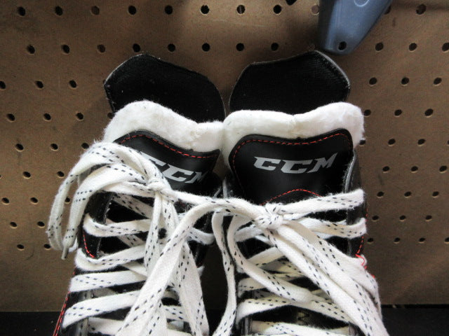 Load image into Gallery viewer, Used CCM Jetspeed FT340 Ice Skate Junior Hockey Skates - Size 1
