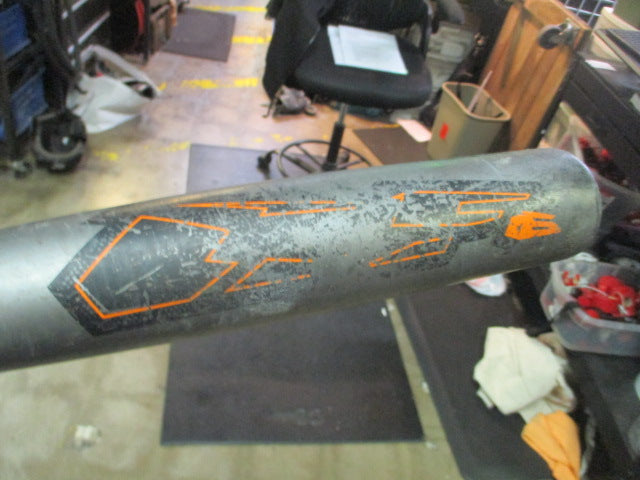 Load image into Gallery viewer, Used demarini CF 6 BBCOR 32" baseball Bat
