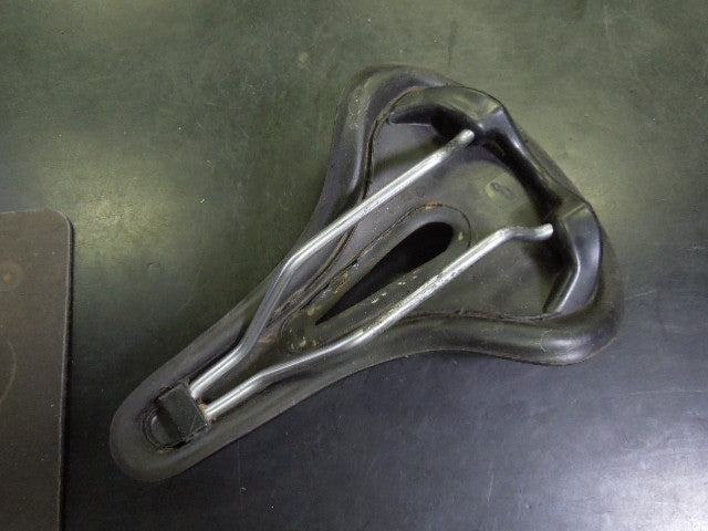 Load image into Gallery viewer, Used Phorm S/310 Gel Max Ladies Bike Saddle
