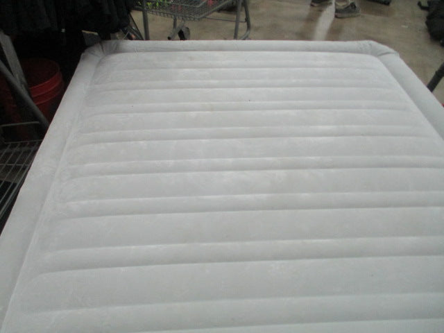 Load image into Gallery viewer, Used Intex Dura-Beam Plus Queen Size Air Mattress w/ Built-In Pump
