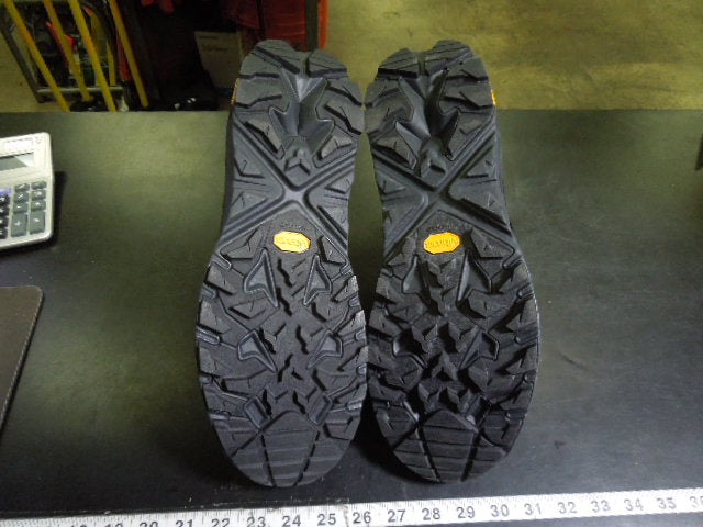 Load image into Gallery viewer, Lightly Used Hoka Men's Trail Code GTX Hiking Trail Runners Size 12D
