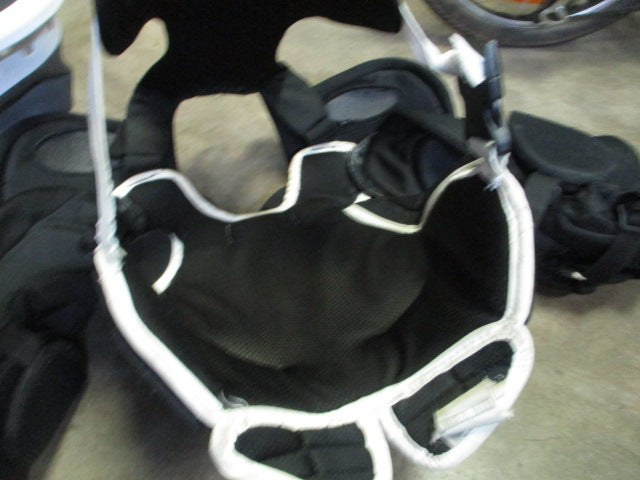 Load image into Gallery viewer, Used Bauer S170 Goalie Chest Protector Size Junior Large
