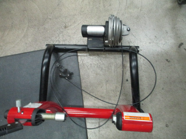 Load image into Gallery viewer, Used Travel Trac Fluid + Bicycle Trainer
