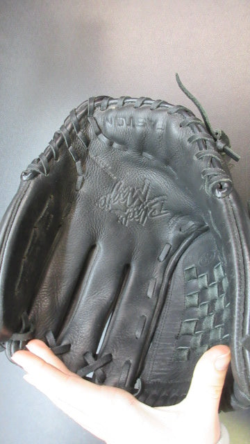 Used Easton Black Magic 13" Leather Glove - RHT