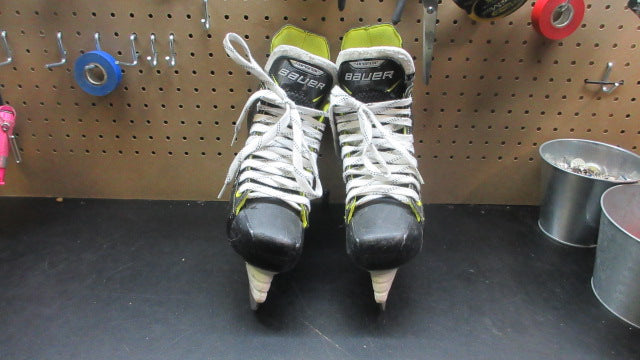 Load image into Gallery viewer, Used Bauer Supreme S35 Hockey Skates - Size 4

