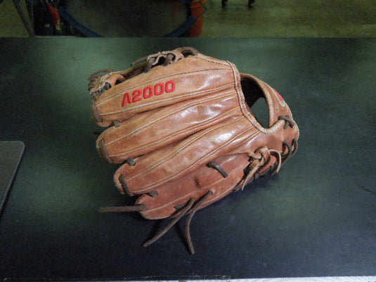 Used Wilson A200 1787 11.75" RHT Infield Glove