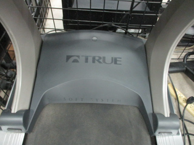 Load image into Gallery viewer, Used TRUE CS550 Commercial Treadmill With 15" Touch screen
