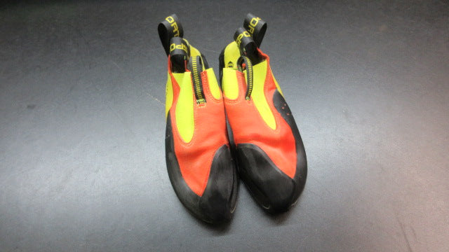 Load image into Gallery viewer, Used La Sportiva Maverink Climbing Shoe - Size 4.5
