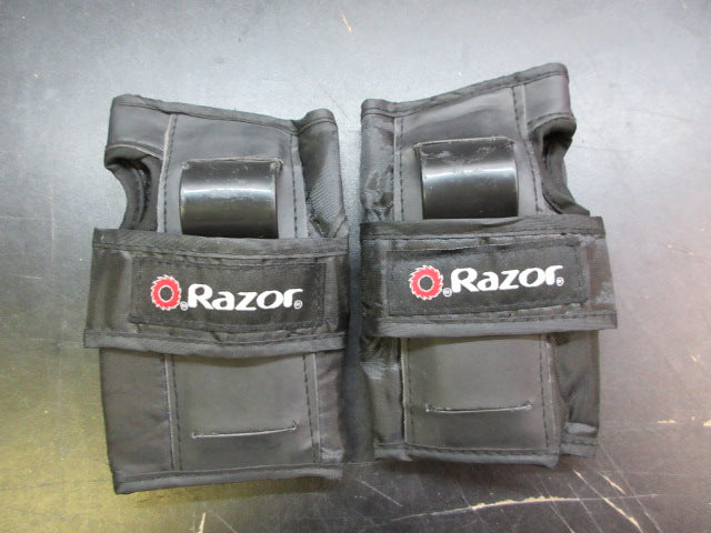 Load image into Gallery viewer, Used Razor Skating Wrist Guards
