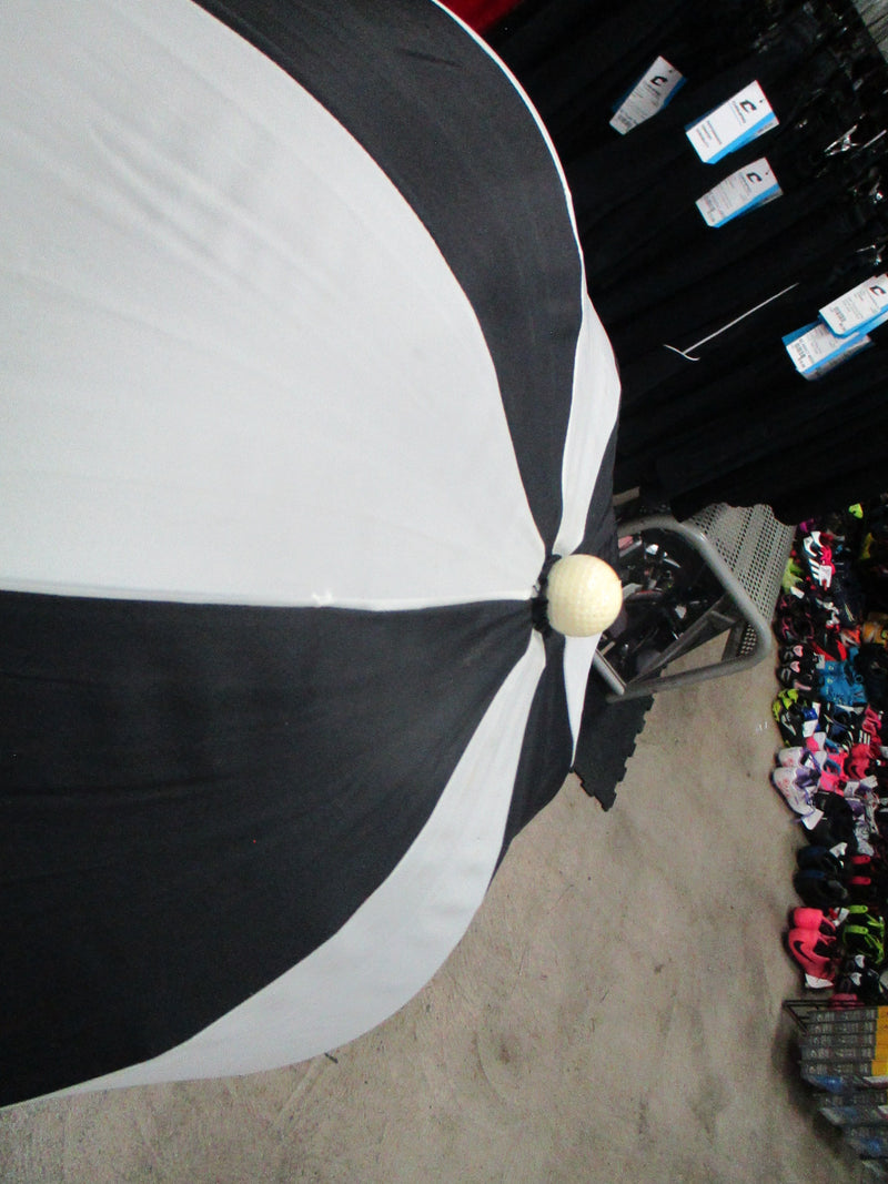 Load image into Gallery viewer, Used Leighton Golf Umbrella
