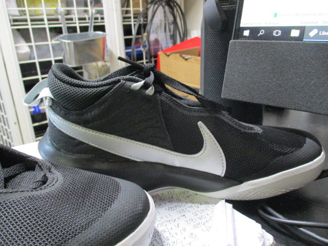 Load image into Gallery viewer, Used Nike Team Hustle Basketball Shoes - Size Youth 5
