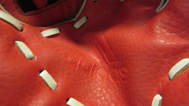 Load image into Gallery viewer, Used Adidas Eazy Close 9.5&quot; Glove - RHT
