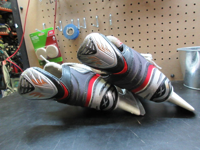 Load image into Gallery viewer, Used Bauer Vapor X 2.0 Hockey Skates - Size 4
