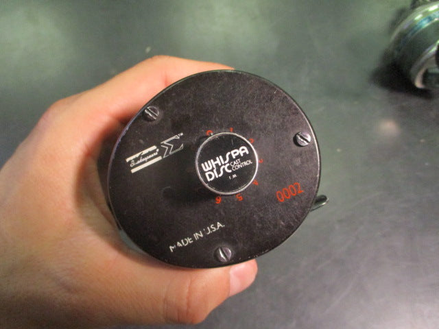 Load image into Gallery viewer, Vintage Shakespeare Sigma 0002 Baitcasting Fishing Reel

