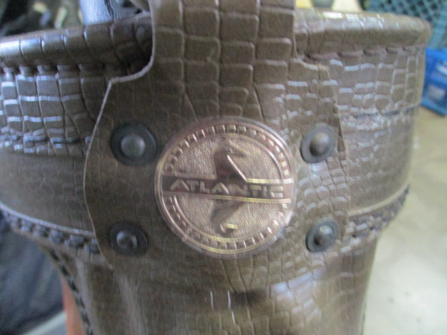 Load image into Gallery viewer, Used Vintage Atlantic Leather Golf Cart Bag - broken zippers
