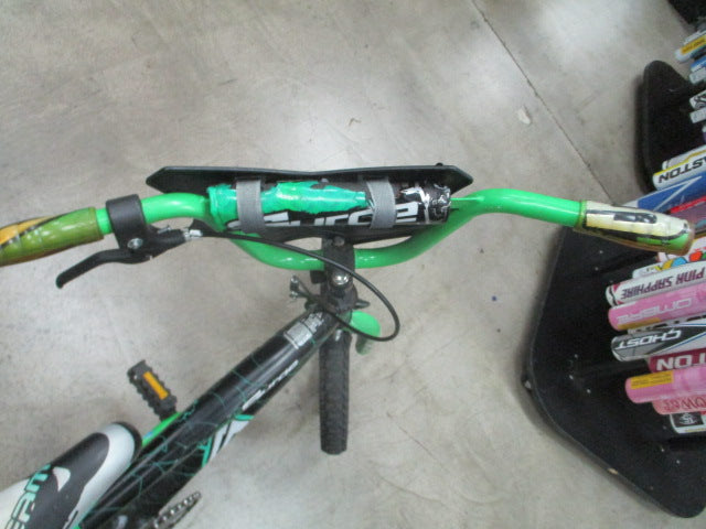 Load image into Gallery viewer, Used Dynacraft Surge 18" Boys BMX Bike
