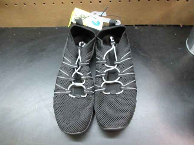 Load image into Gallery viewer, All In Motion Aurora Shoes Beach Shoes - Size 8
