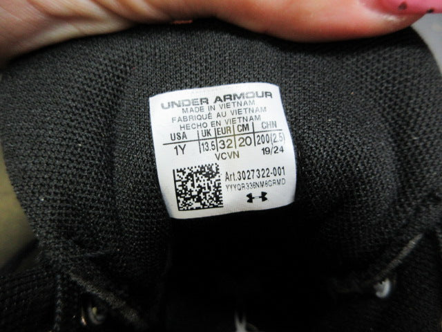 Load image into Gallery viewer, Used Under Armour Men's Highlight 2 RM Football Cleats - Size Youth 1
