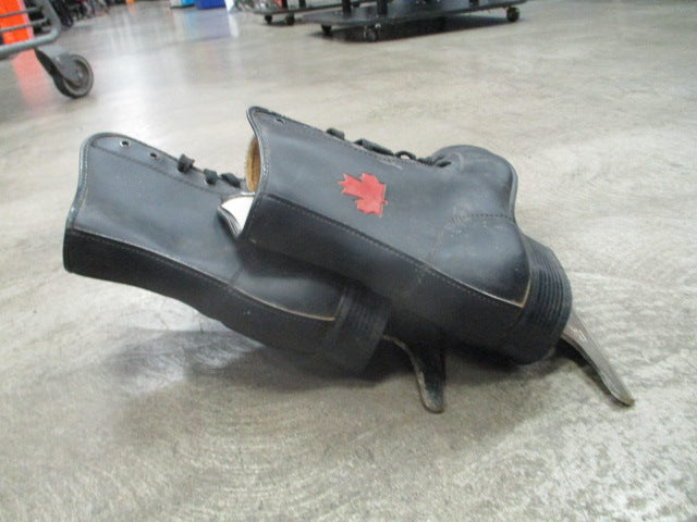 Load image into Gallery viewer, Used Vintage 1960s Canadian Flyer Figure Skates Size 10
