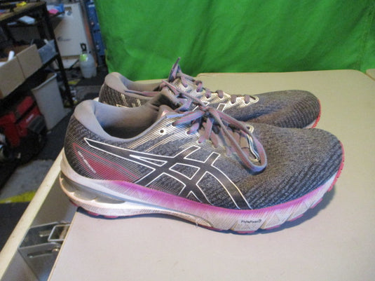 Used Asics GT-2000 Size 9.5 Running Shoes