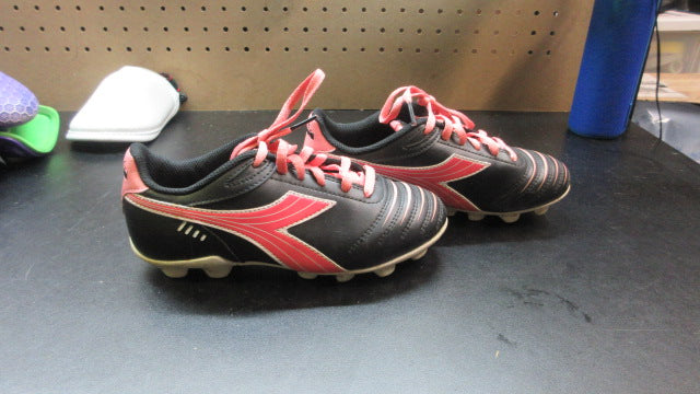 Load image into Gallery viewer, Used Diadora Youth Soccer Cleats Size 2.5 - Black/Pink
