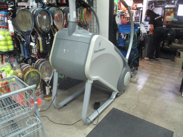 Load image into Gallery viewer, Used StairMaster SM5 StepMill  w/10&quot; Touch Screen
