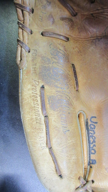 Load image into Gallery viewer, Used Vintage Rawlings Heart Of The Hide Billy Williams 11&quot; Glove - RHT
